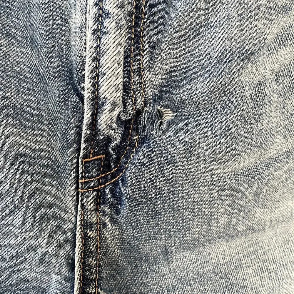 American Eagle medium wash strigid women's size 8 jeans casual denim pants flaws